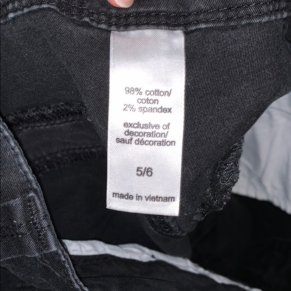 Maurices Black Capris - Picture 3 of 3